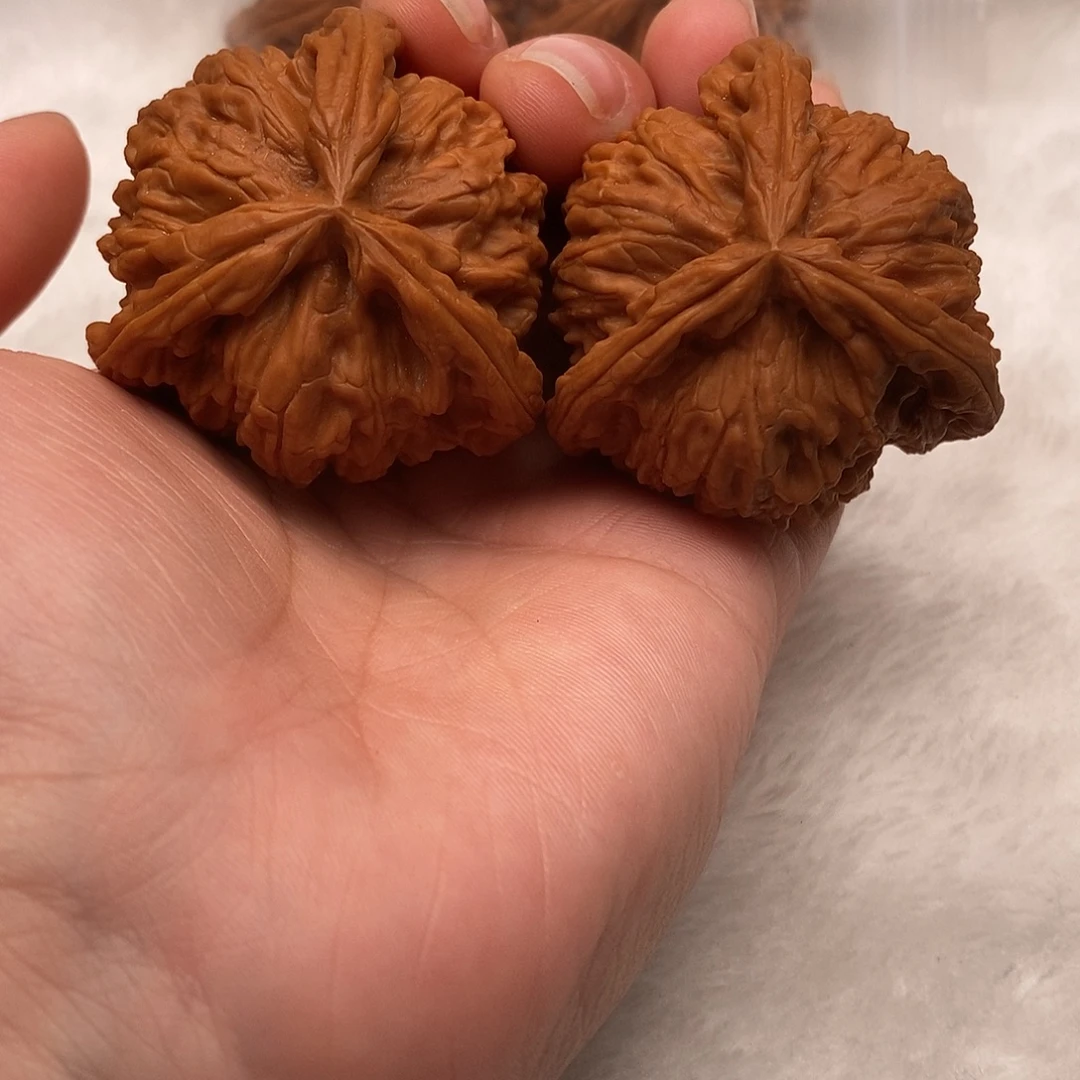 怒***哥文玩核桃吊坠三棱