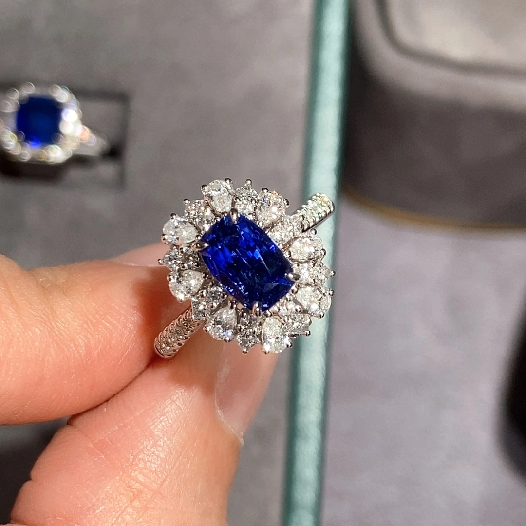 戒指蓝宝石18K金镶嵌2.03ct