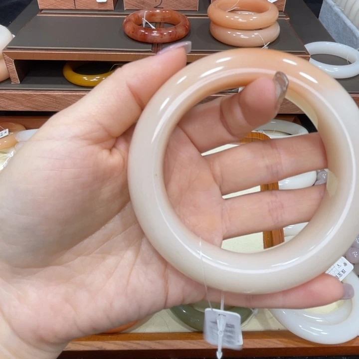 石英质玉手镯未镶嵌讲**话