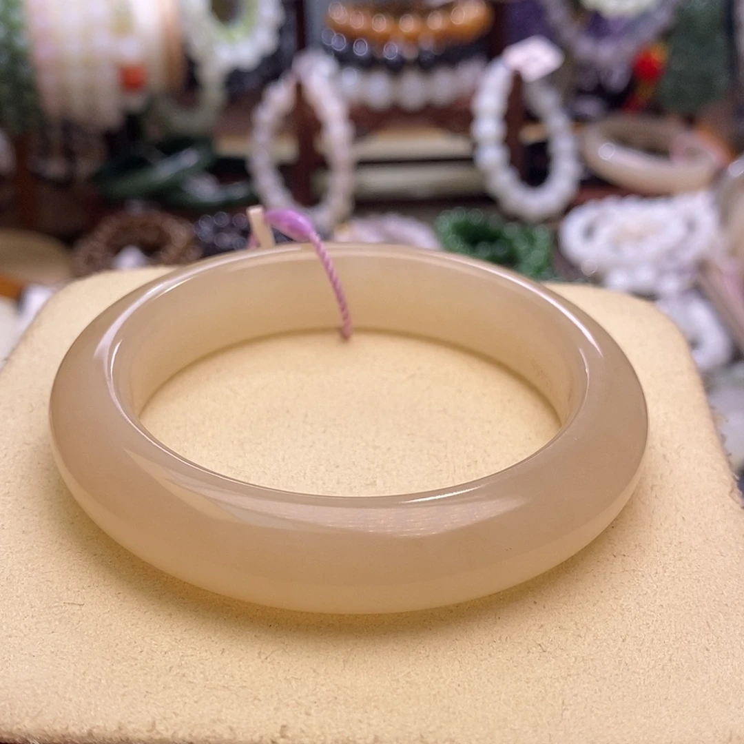 颈饰未镶嵌和田玉毕业级55浓藕粉老矿料脂膏级红粉手镯