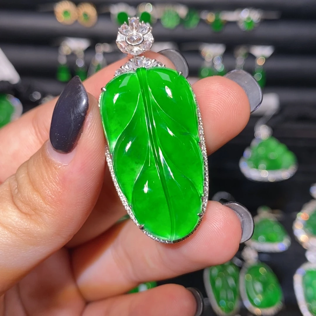 翡翠18K金镶嵌颈饰天然翡翠