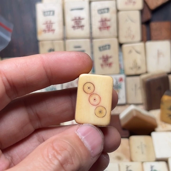 卡***卡实心竹雕刻手把件