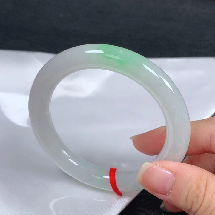 未镶嵌手镯（圆镯）翡翠