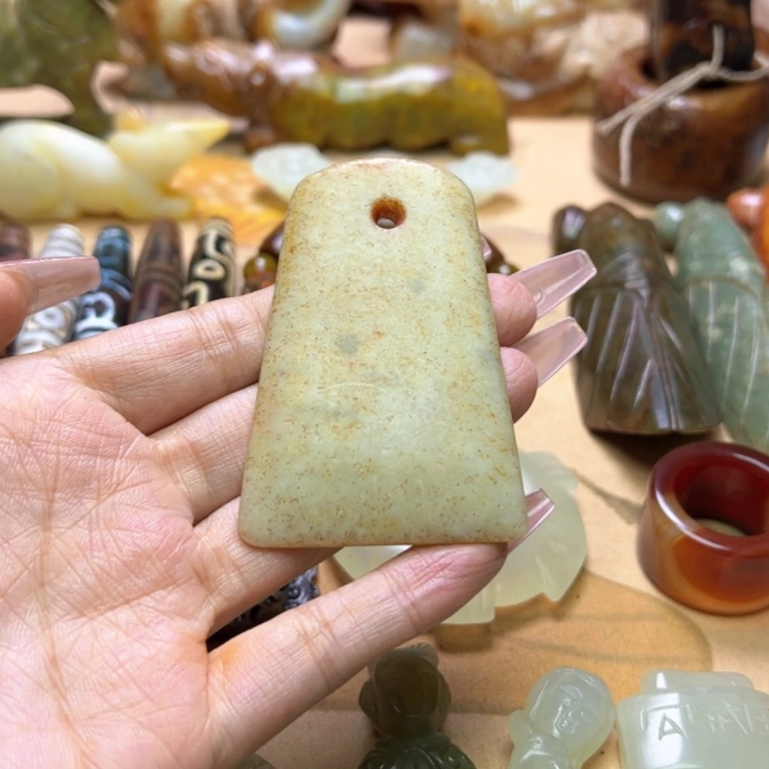 【闪购商品】蛇纹石玉颈饰未镶嵌