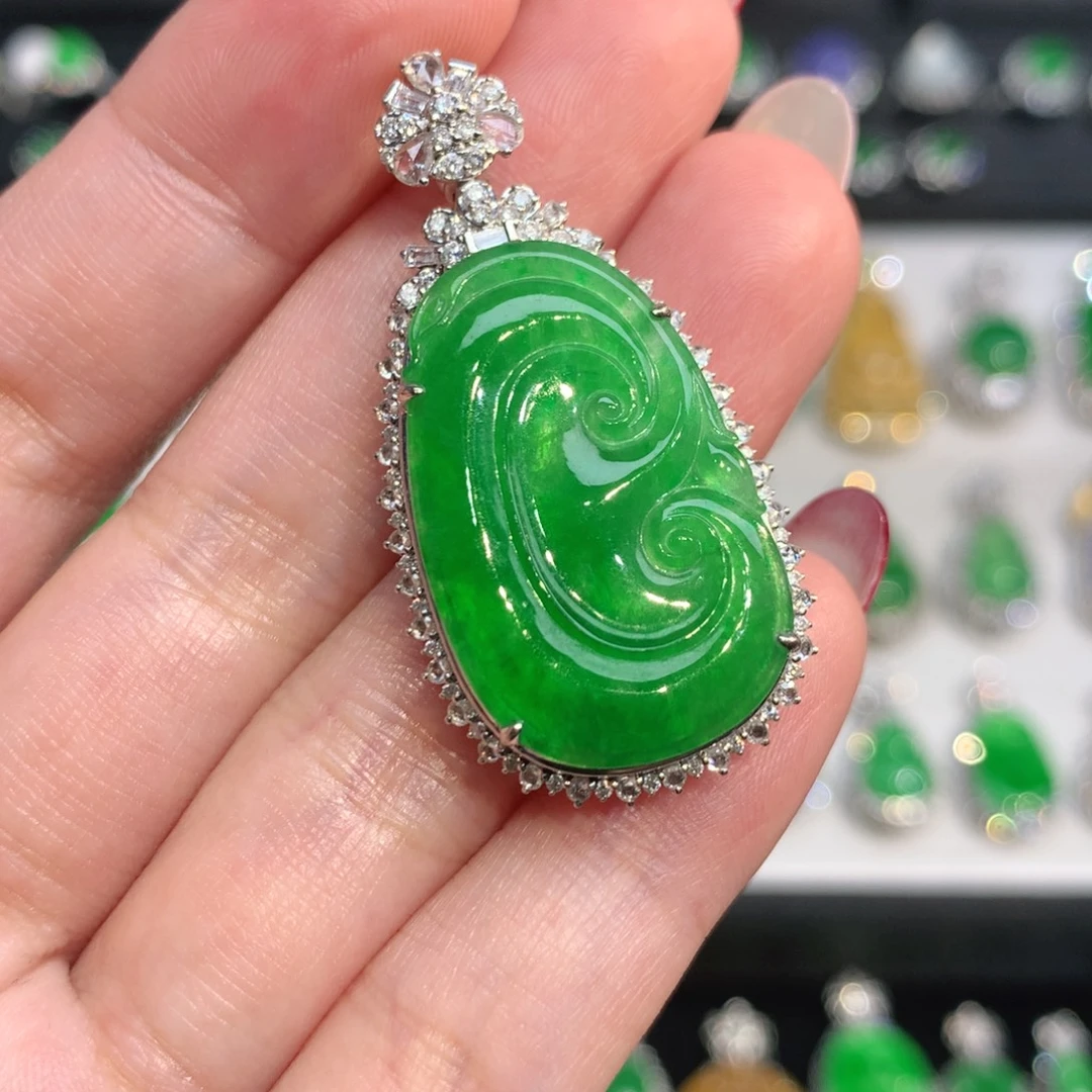 翡翠18K金镶嵌颈饰