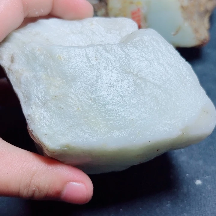 和田玉（糖玉）未镶嵌珠宝奇石