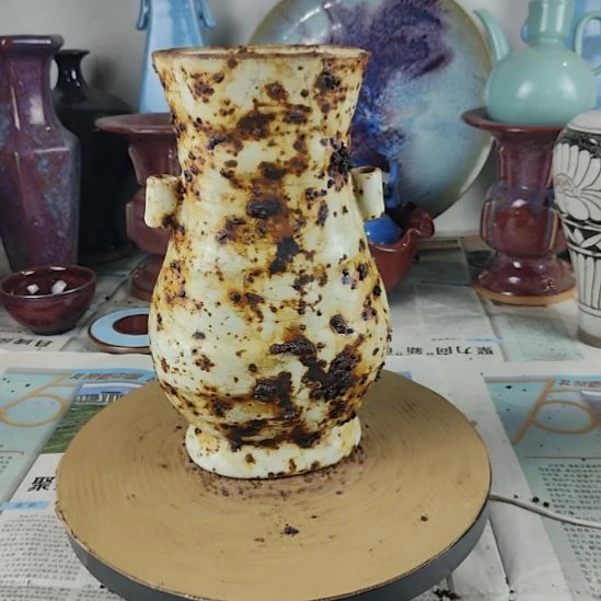 瓷片月白釉色官窑生锈瓷