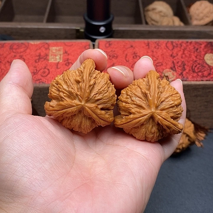 和***6文玩核桃把件白奔