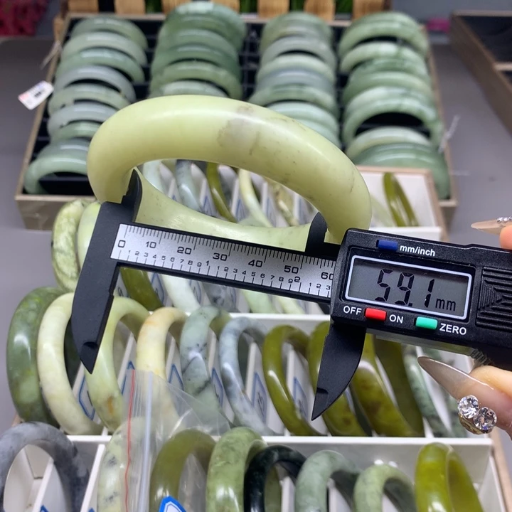 未镶嵌蛇纹石玉手镯8