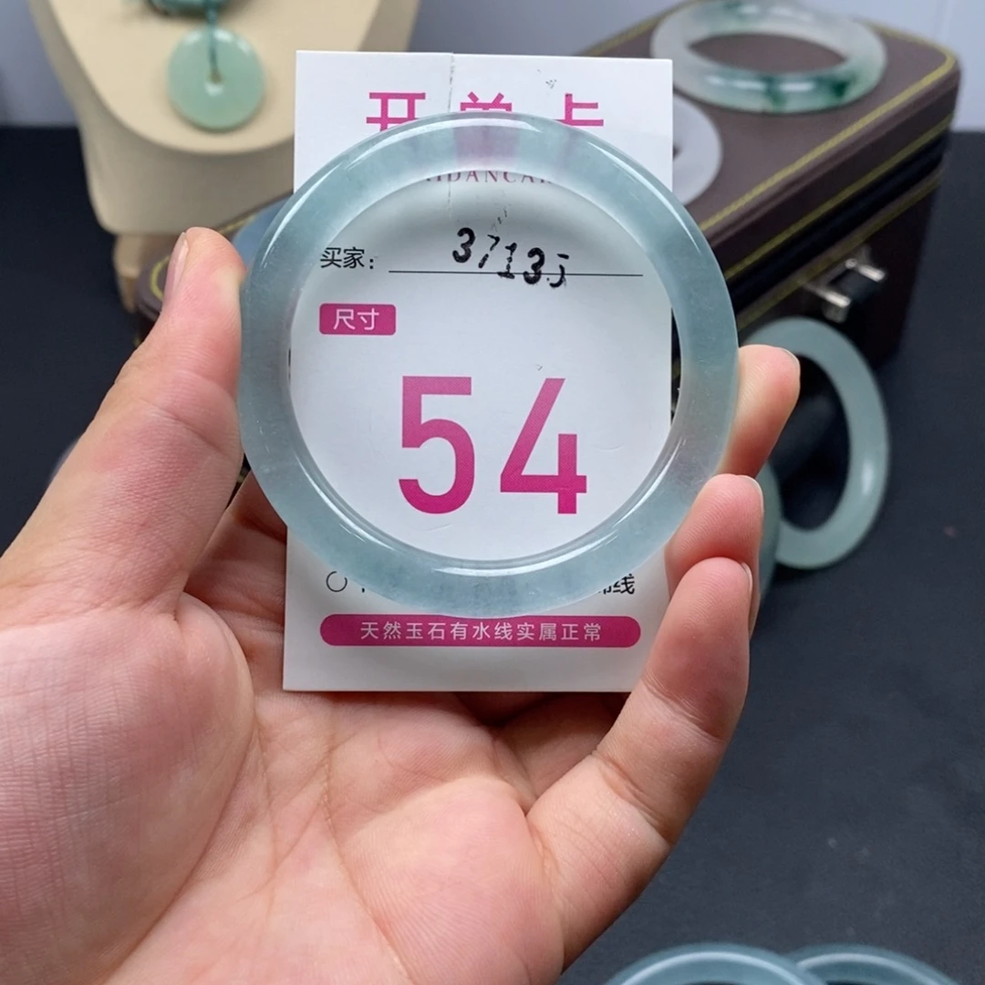 佳***美未镶嵌手镯石英岩玉