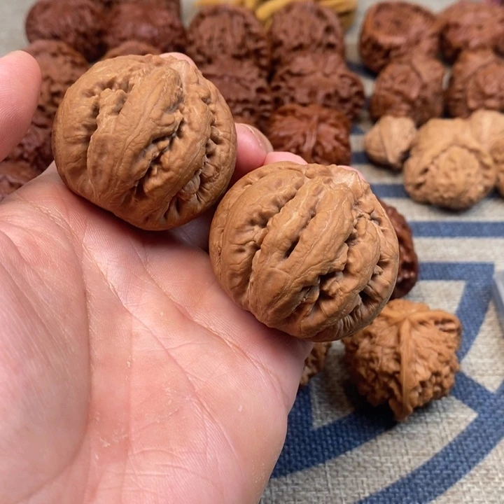 文玩核桃把件M****姆核桃