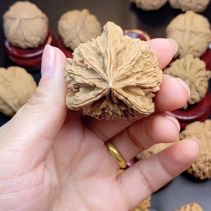 知***一文玩核桃吊坠磕碰瑕疵不退不换