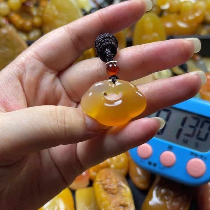 劬***兮石英质玉未镶嵌颈饰