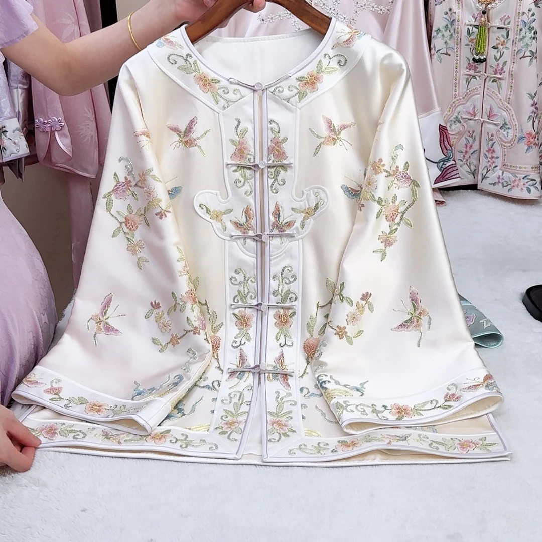 织绣乳白色太太服桑蚕丝
