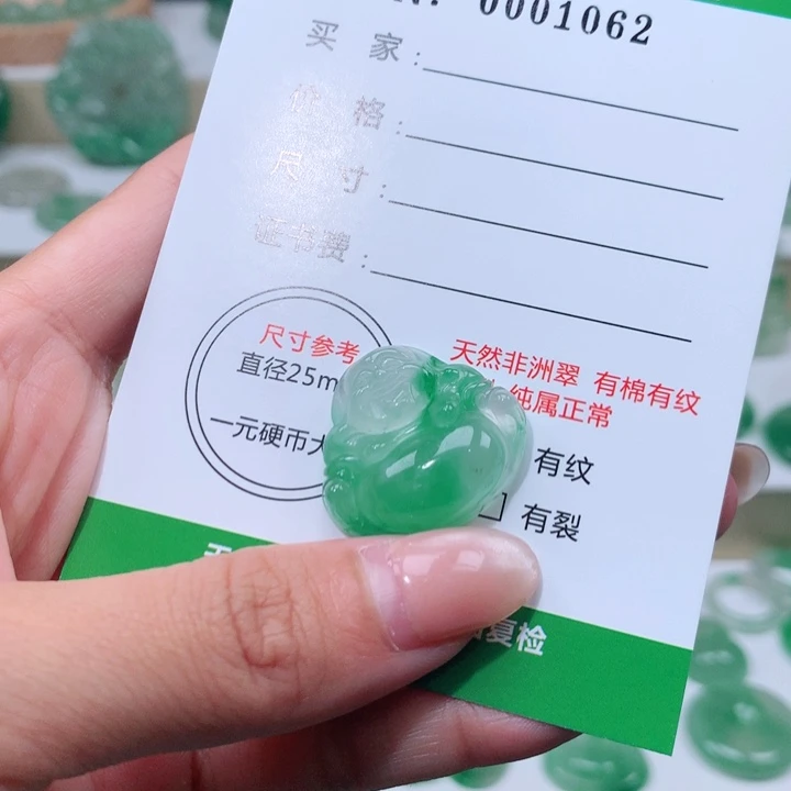 颈饰未镶嵌石英质玉