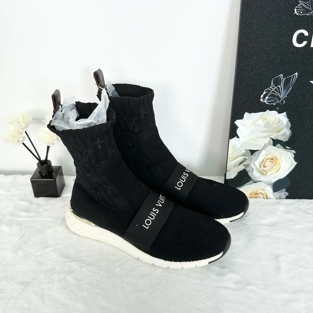 95新 LouisVuitton/路易威登 lv/38码/黑色袜子鞋/TT0133