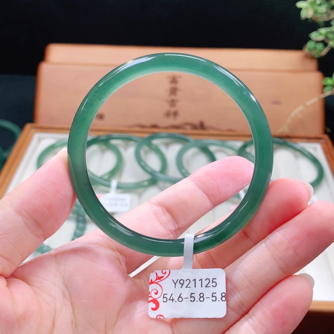 翡翠手镯（圆镯）未镶嵌