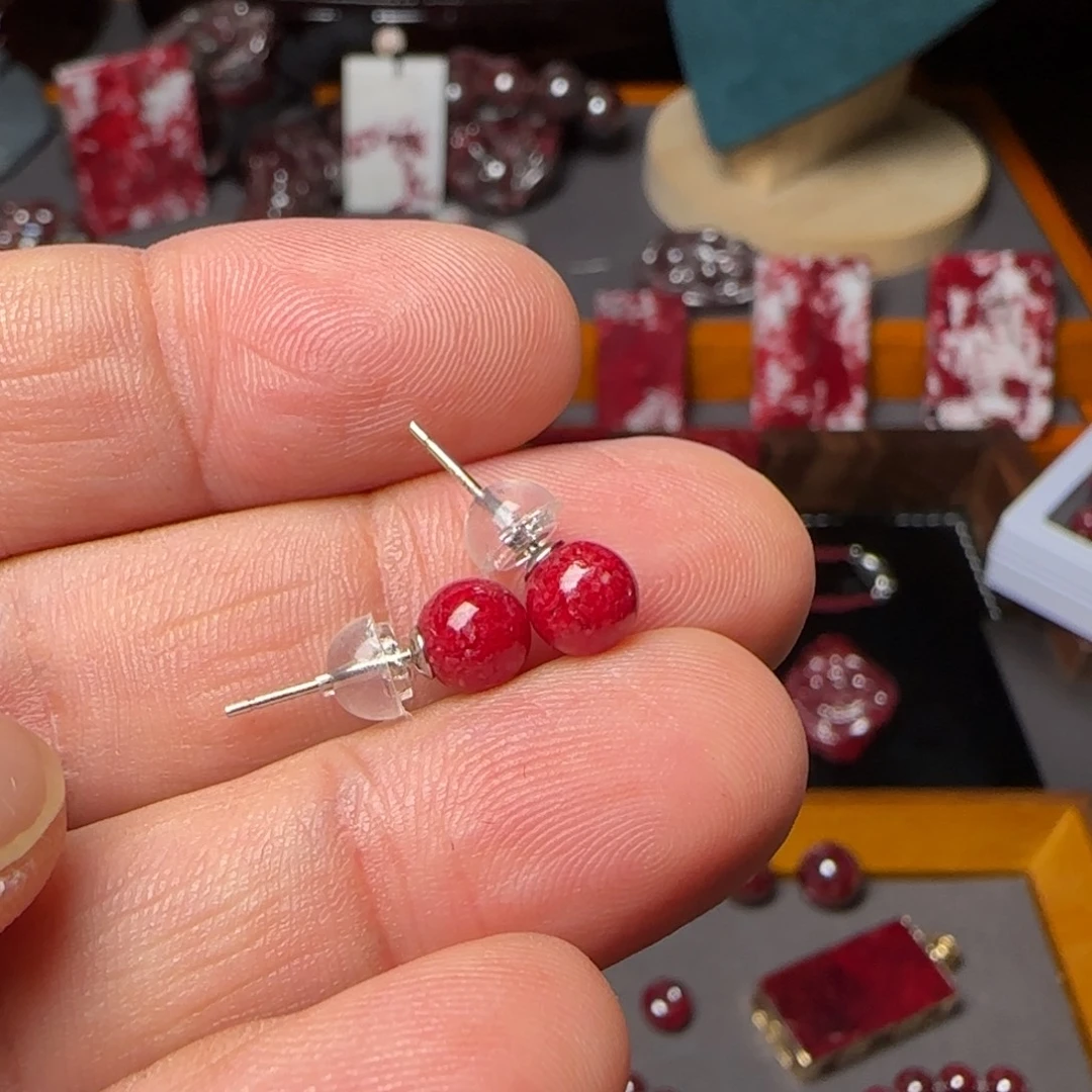 天然辰砂晶体耳钉