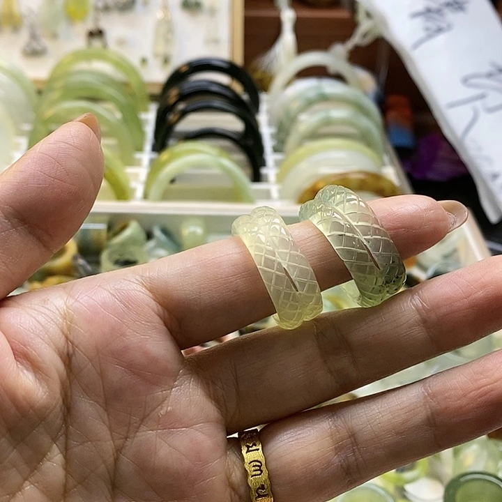 蛇纹石玉未镶嵌手镯【**?