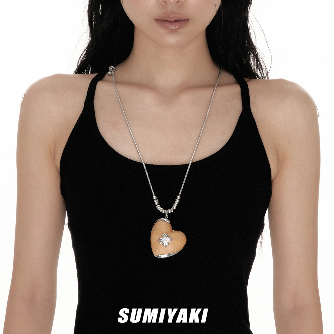 铜合金合成锆石项链 SUMIYAKI 天然木头爱心十字架项链 百搭长款