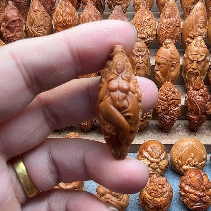 吊坠橄榄核18美女