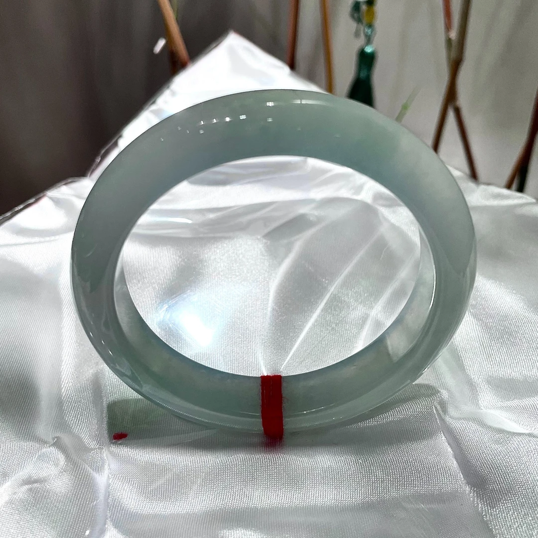 天然缅甸翡翠手镯 种水好 比较完美 57圈口 s196