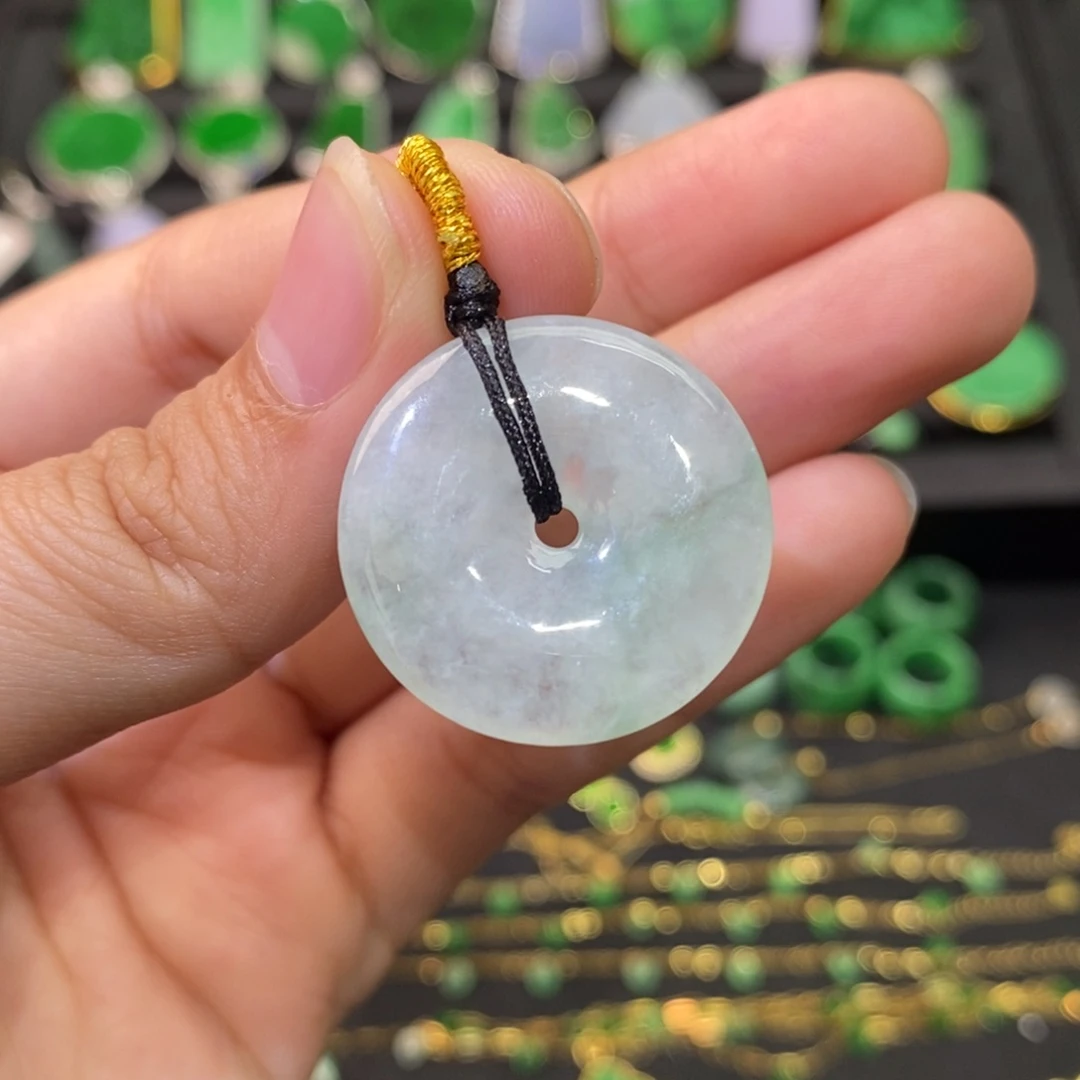 翡翠未镶嵌颈饰平安扣