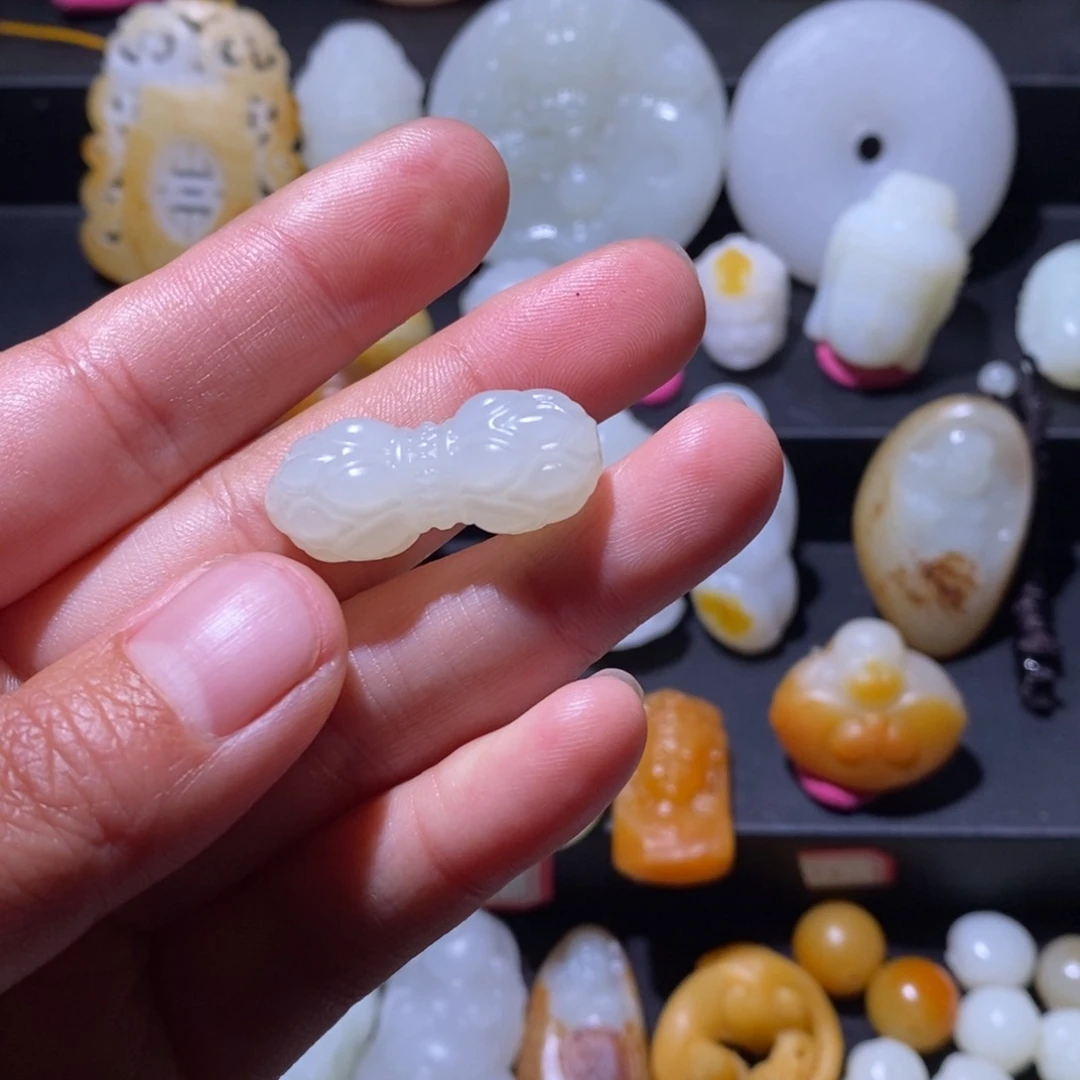 【***】和田玉未镶嵌颈饰