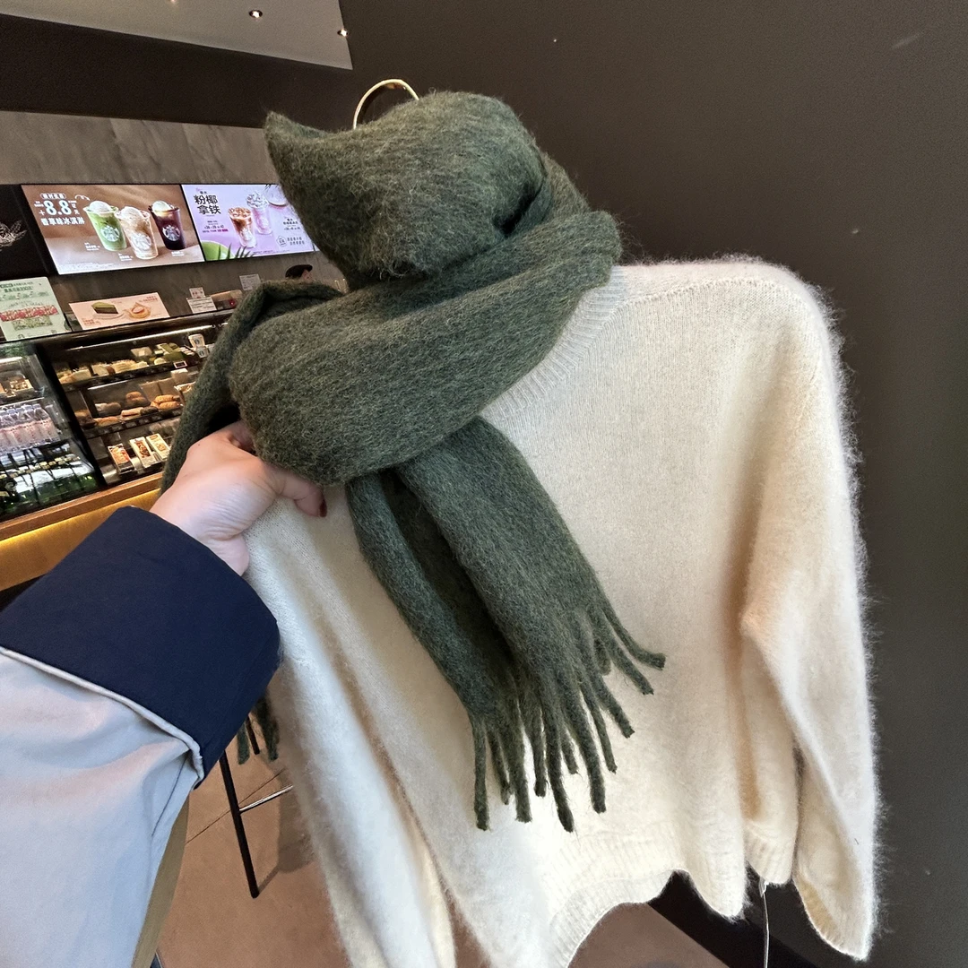法国轻奢羊毛围巾女冬季2025新款复古绿色披肩两用学生保暖围脖潮