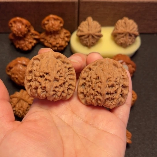 平***乐文玩核桃吊坠南疆石