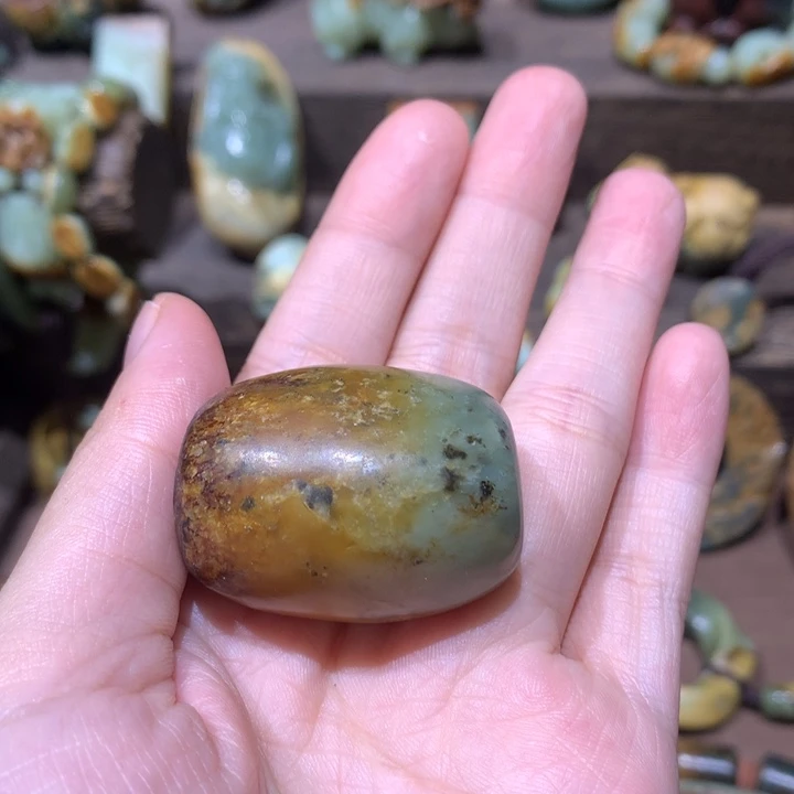未镶嵌岫岩河磨玉（透闪石质玉）挂件