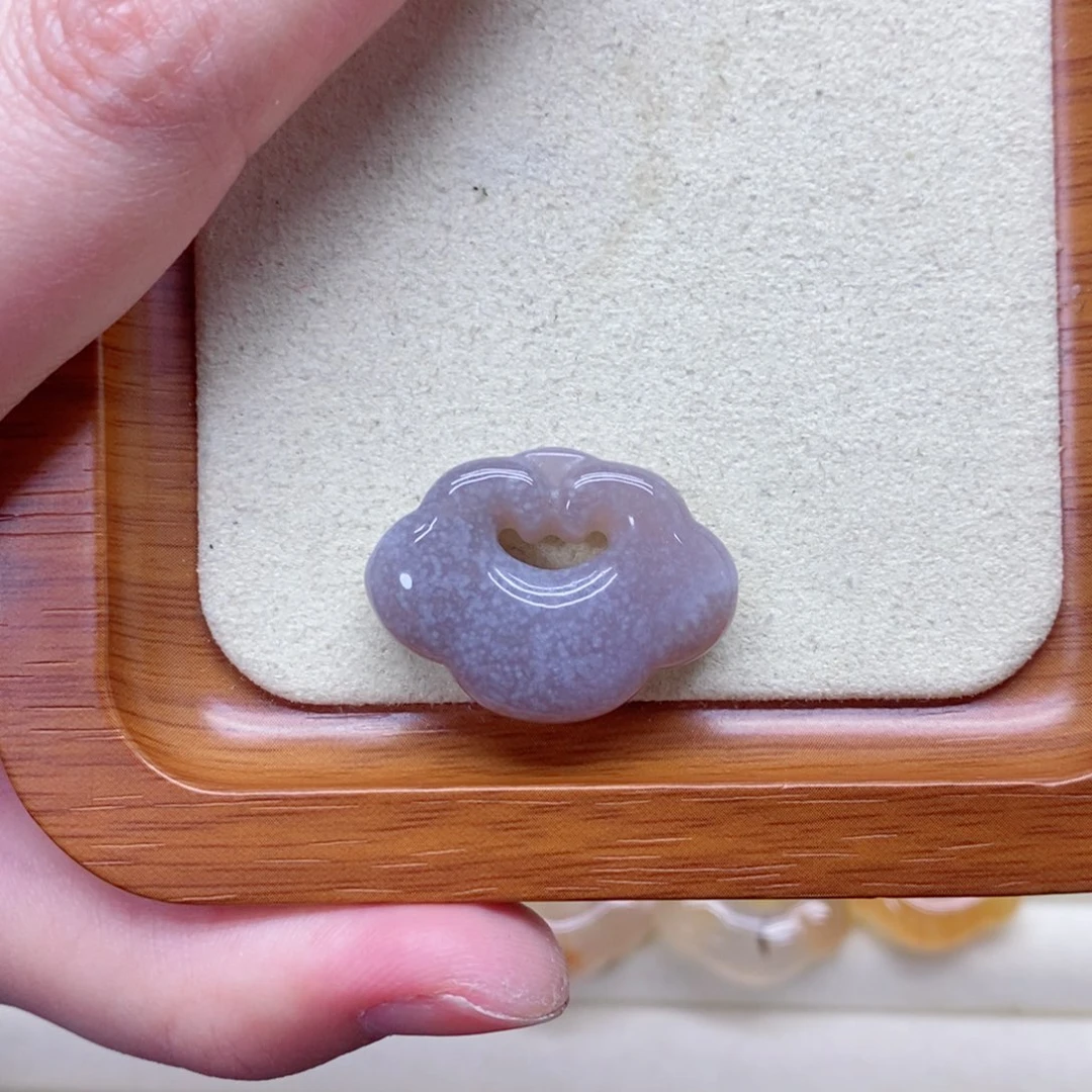 小***奕未镶嵌颈饰玛瑙/玉髓