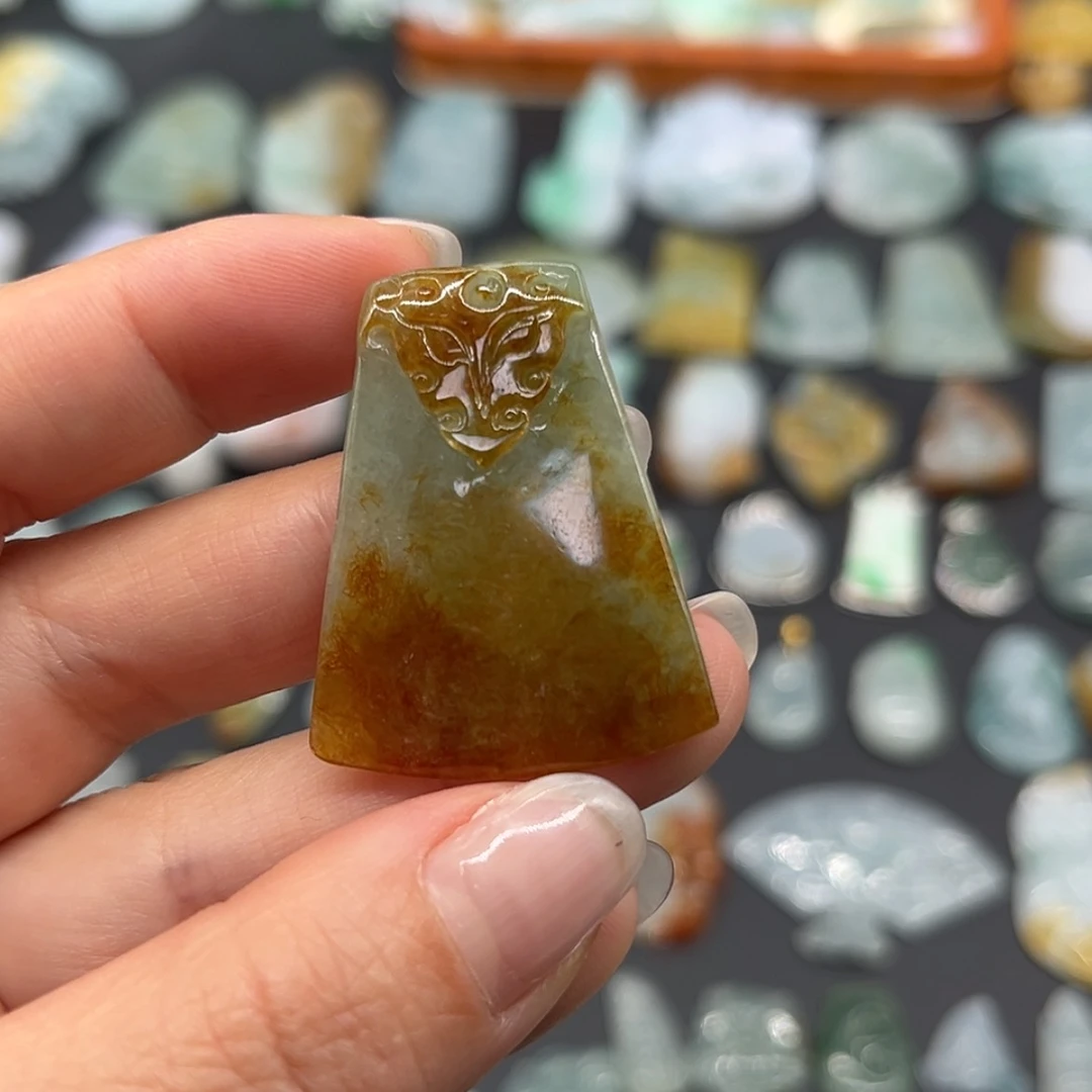 【闪购商品】翡翠颈饰未镶嵌仿古牌