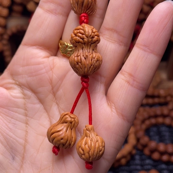 木质类龙纹桃枭挂件