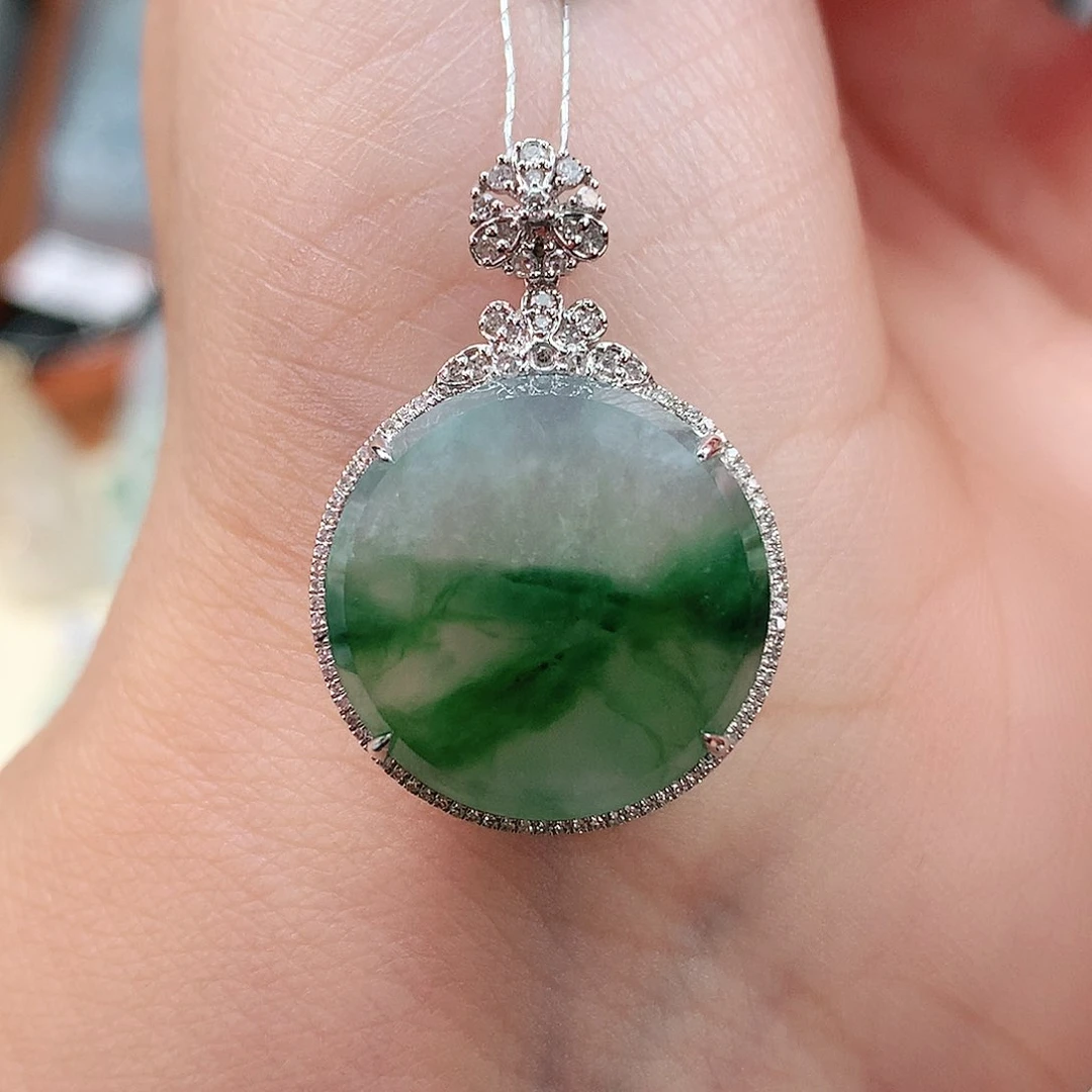 颈饰18K金镶嵌翡翠圆牌