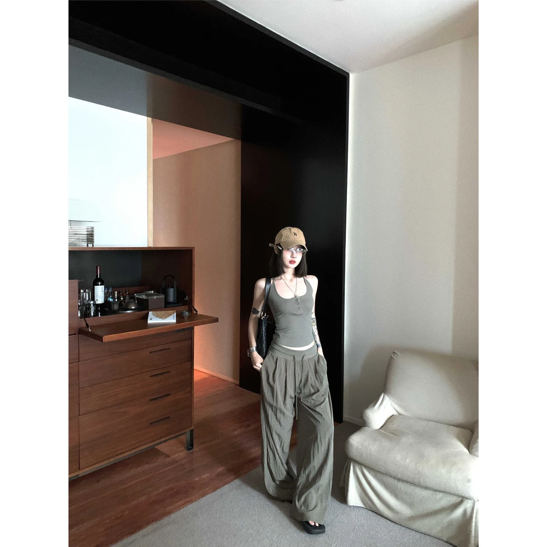 黑色草莓美式复古工字挂脖背心女夏季套装军绿色休闲阔腿裤两件套