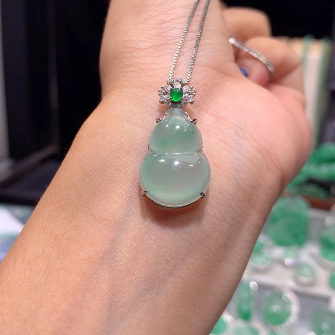 颈饰银S925镶嵌石英质玉（非洲翠）