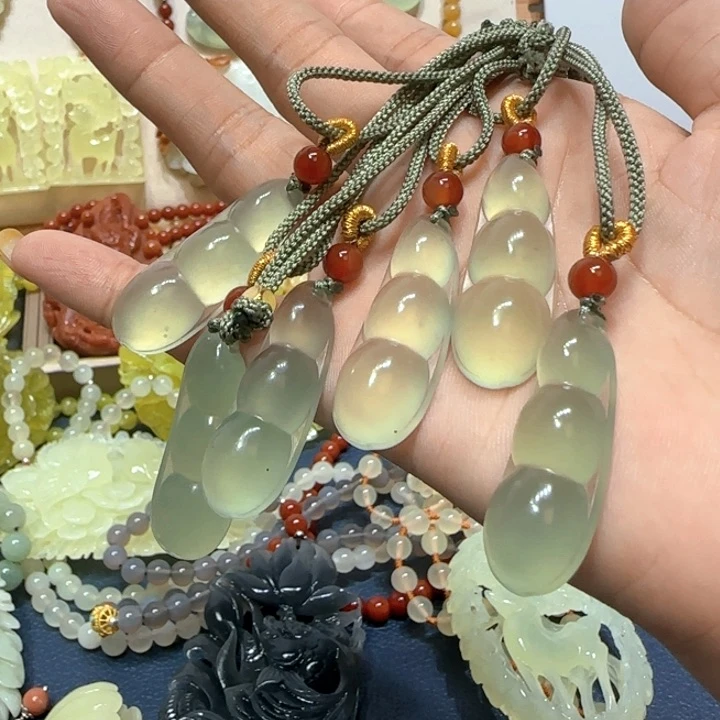 未镶嵌蛇纹石玉吊坠
