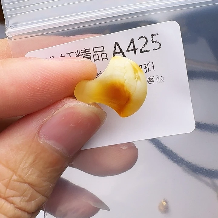 琥珀未镶嵌裸石琥珀