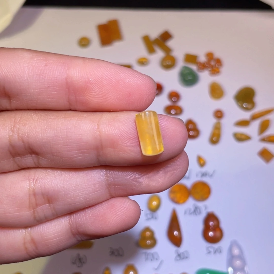 颈饰未镶嵌翡翠裸石