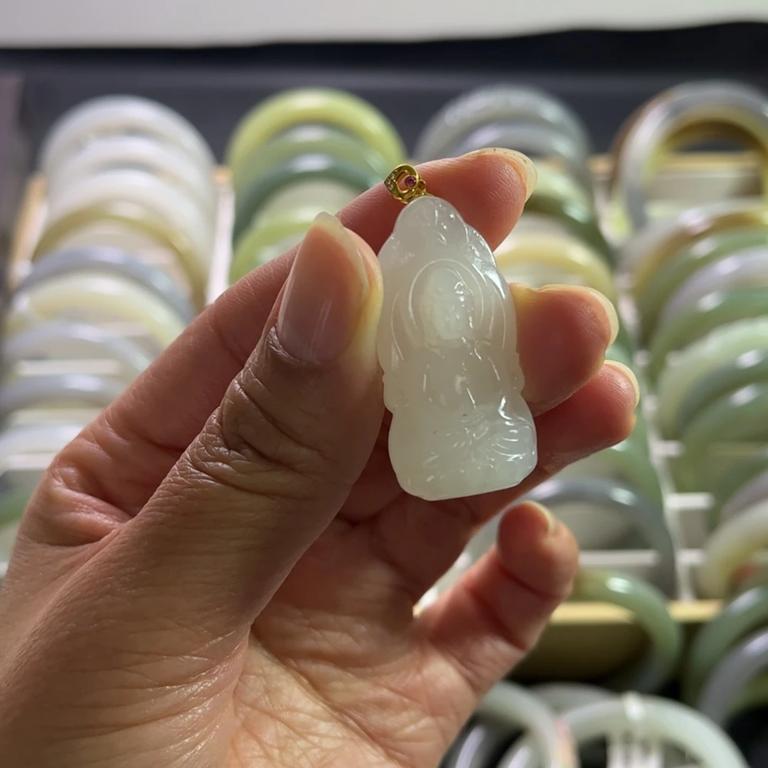 和田玉吊坠18K金镶嵌