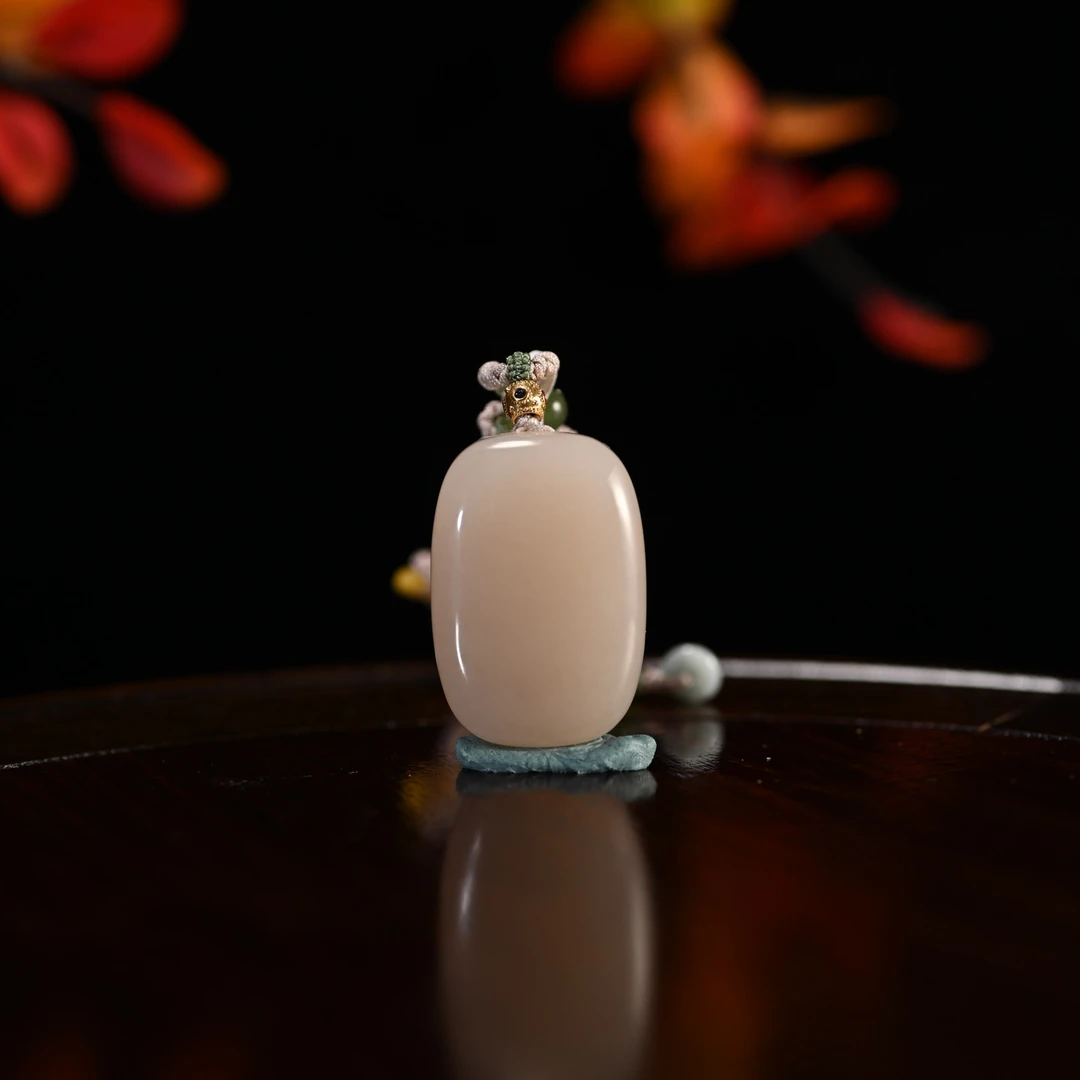 LOT8853 2512080098和田玉藕粉平安无事牌挂件/保利