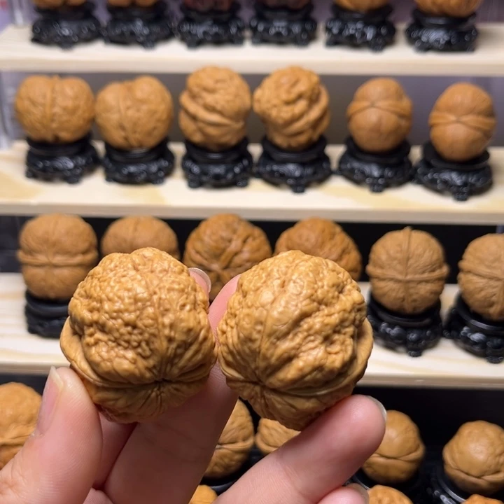 文玩核桃吊坠40w天顶蟾40尺