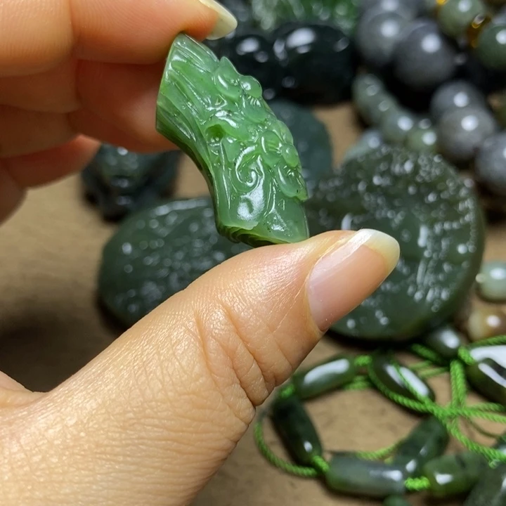 颈饰未镶嵌和田玉