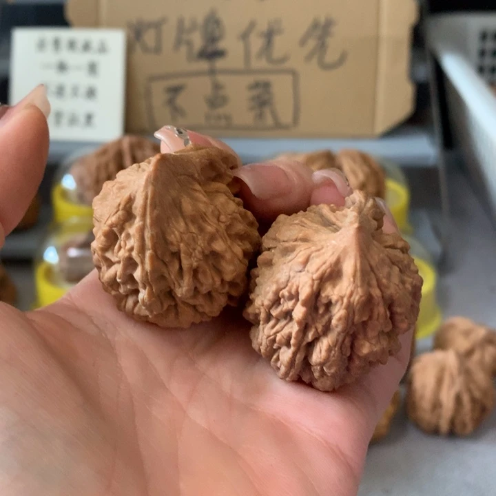 發***財吊坠文玩核桃异形单只，有瑕疵