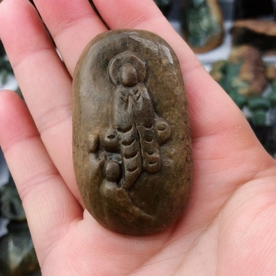 未镶嵌岫岩河磨玉（透闪石质玉）挂件