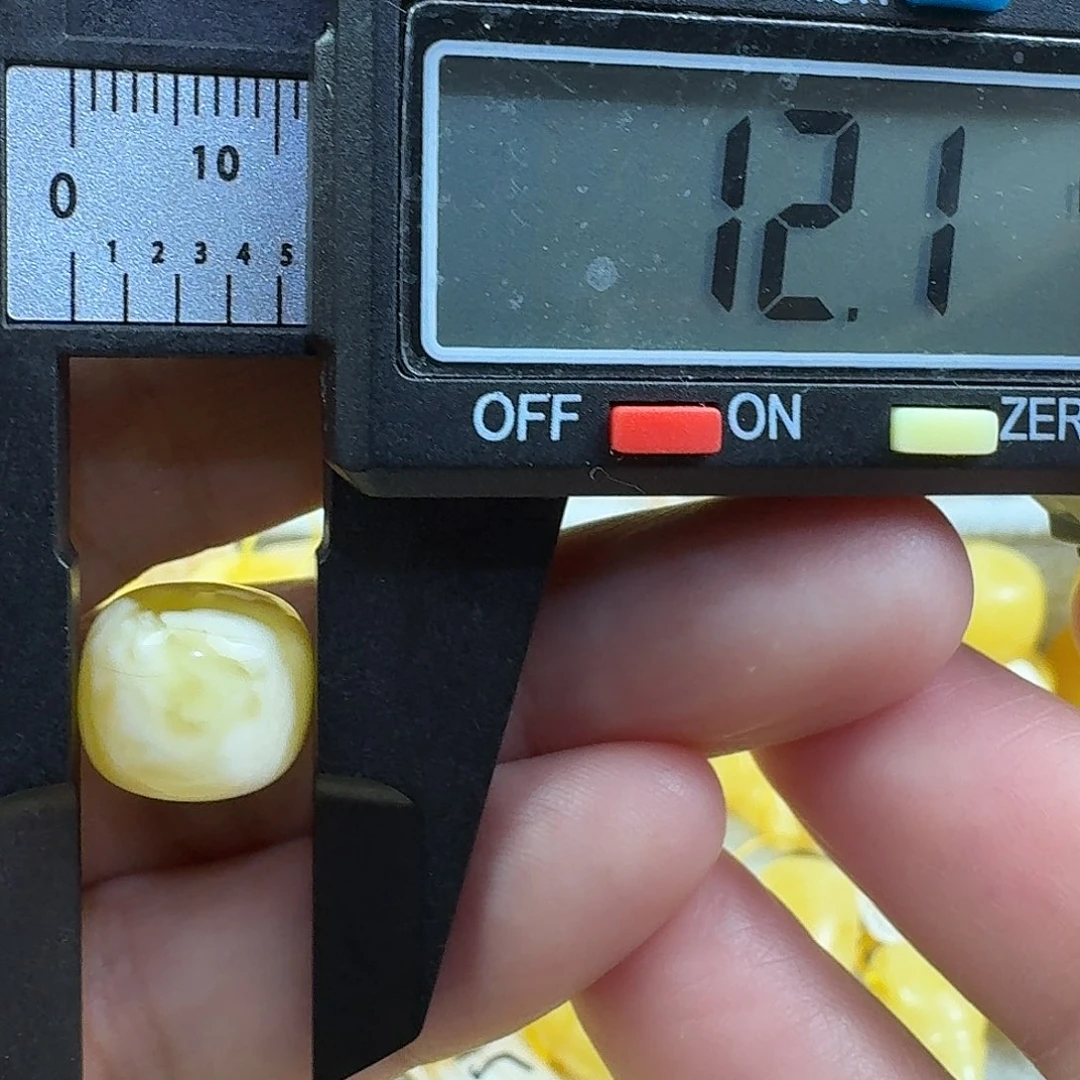 蜜蜡未镶嵌裸石15