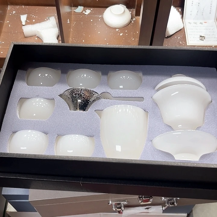 孤品茶具套装等。