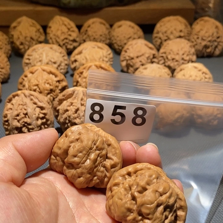 文玩核桃把件娃娃