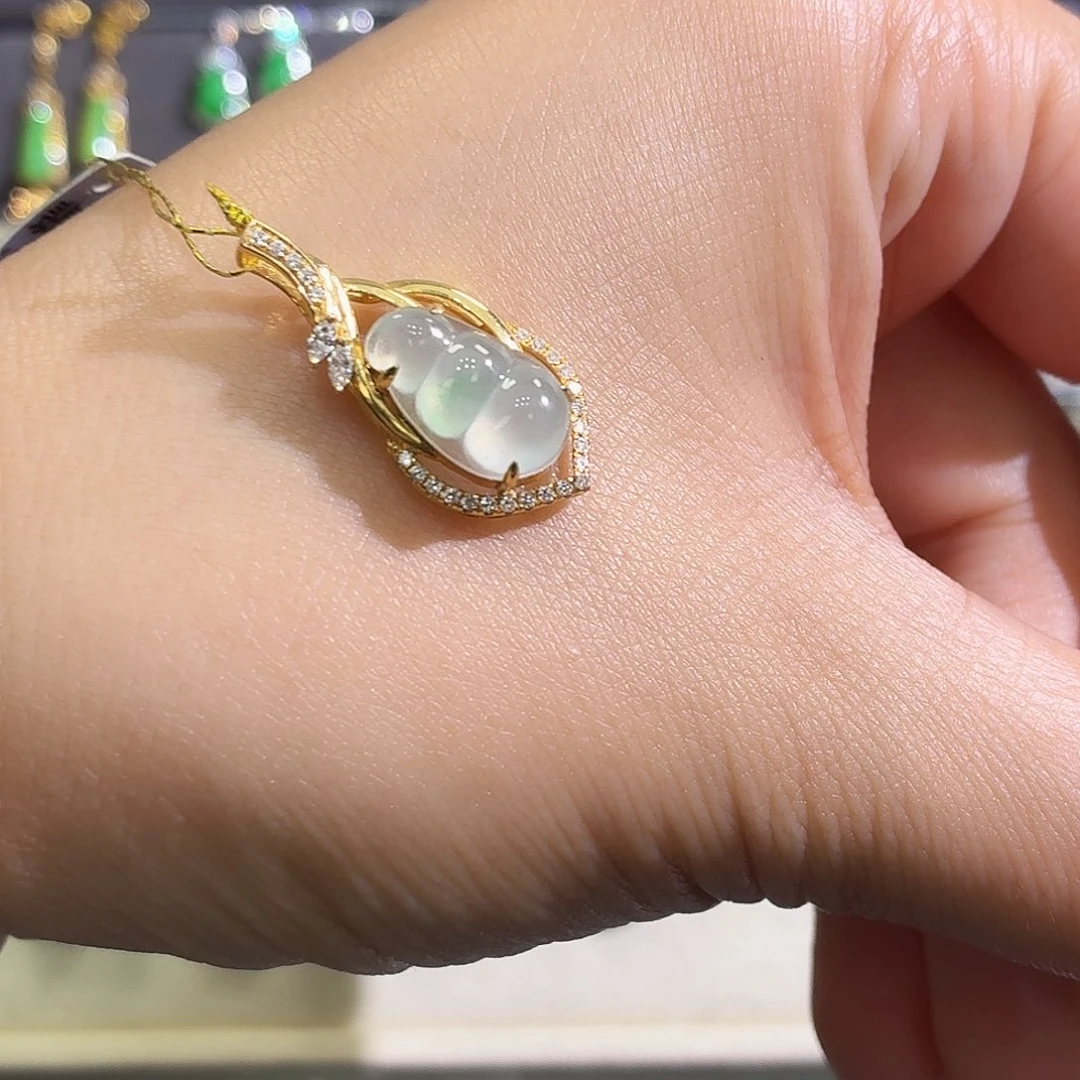 翡翠18K金镶嵌颈饰